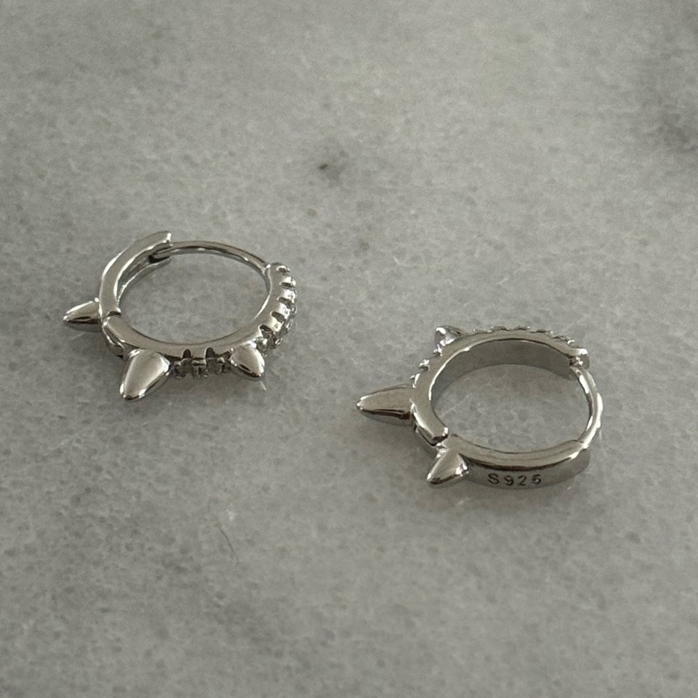 COPY - Sterling Silver Crystal Pave Spike Hoop Earrings 

Brand New - Picture 5 of 5